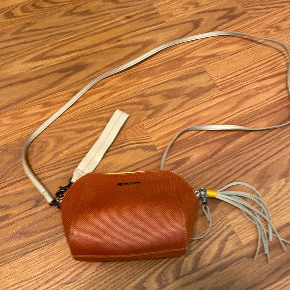 Sherpani Crossbody/Wristlet/clutch